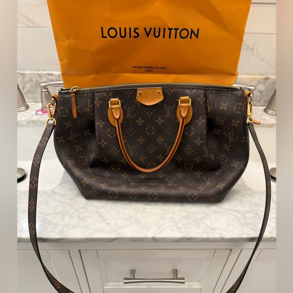 Authentic Louis Vuitton Turenne MM Monogram Canvas Shoulder Bag/Crossbody Bag